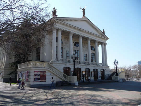 Театр здание