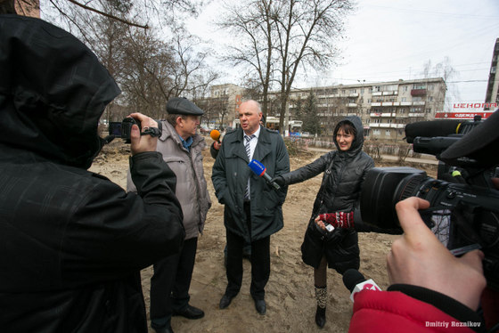 20150331 shokhin pamyatnik levitanu 3