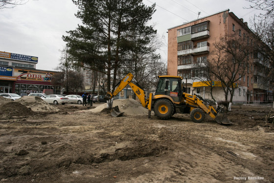 20150331 shokhin pamyatnik levitanu