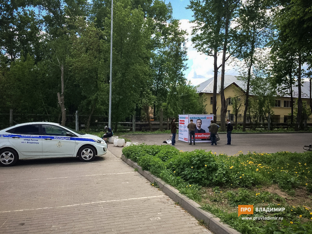 Во Владимире появился куб Навального 1 20170527 куб Навальный 001