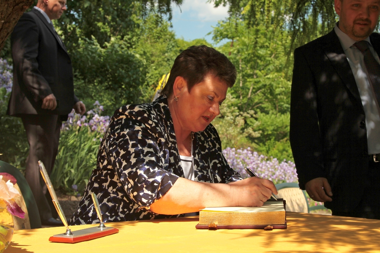 img 1639 jpg thumbnail0