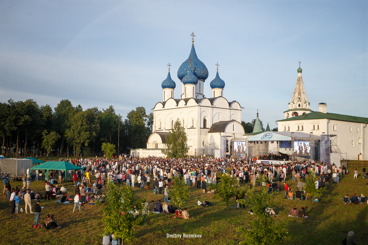 Фестиваль дениса мацуева «alma mater»: «новые имена» в суздале» фото. Где будет концерт в суздале. Суздаль праздники. Джазовый фестиваль в суздале 2022. Где будет концерт в суздале.