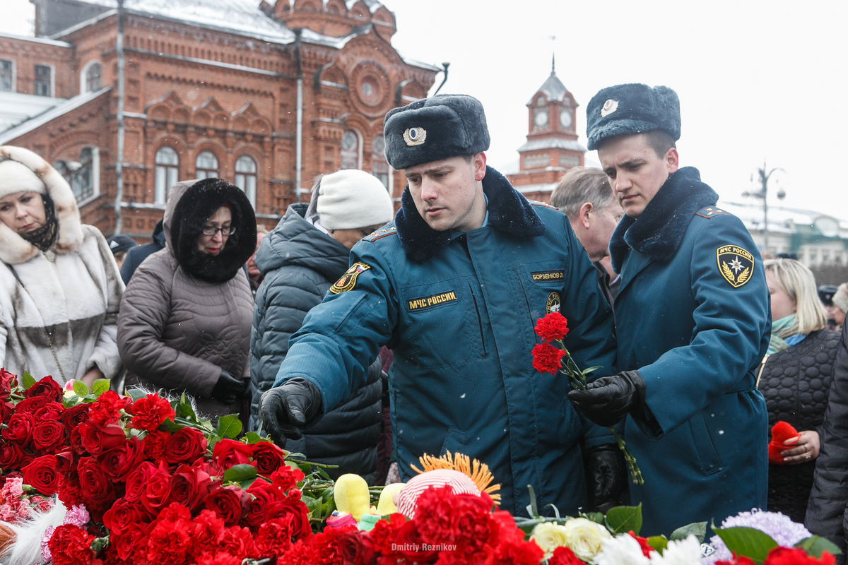 20180327 траурный митинг Кемерово 058