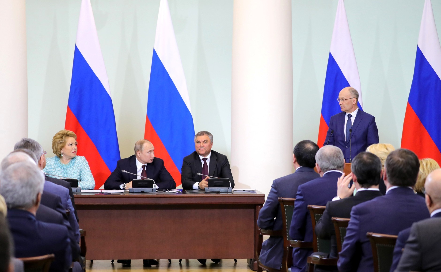 Киселев доложил Путину об отсутствии wi-fi в селах jo4jhbatygzhndlal9an6bow8atdfxkr