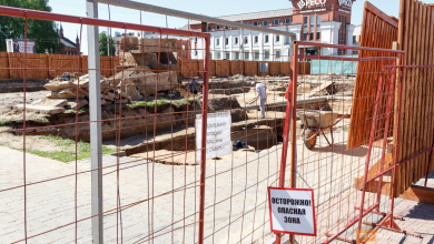 От забивки свай для театрального фонтана пострадали Музей хрусталя и Золотые ворота