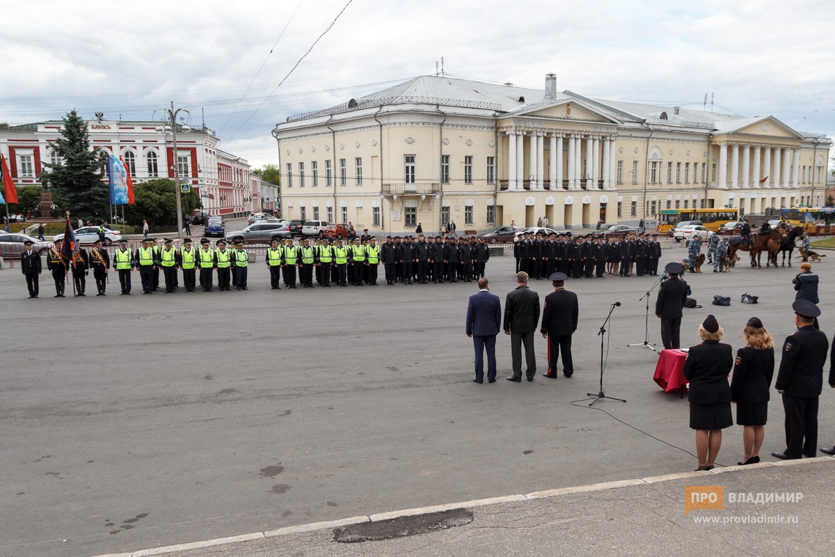 Полицейские отпраздновали 300-летие на Соборной площади