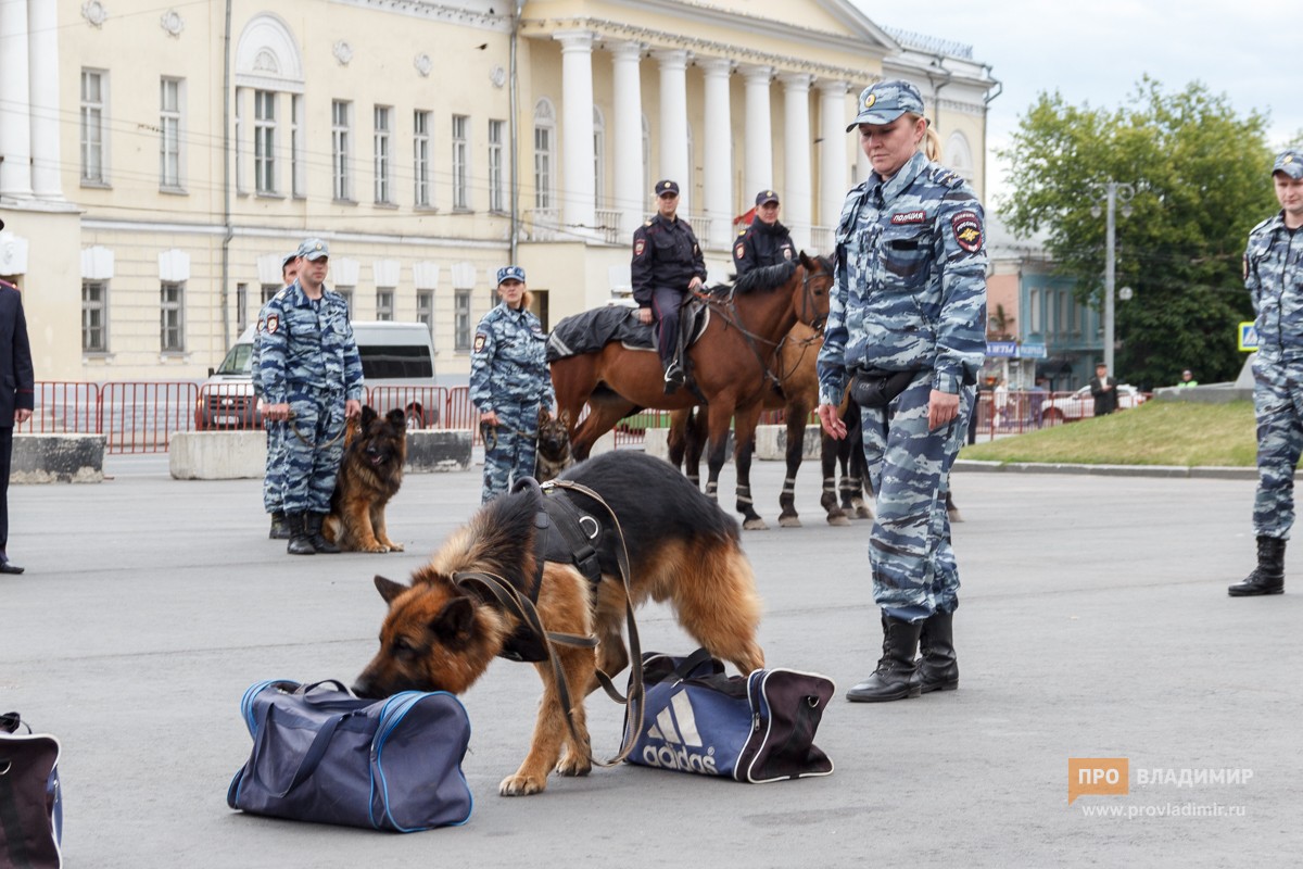 Полицейские отпраздновали 300-летие на Соборной площади