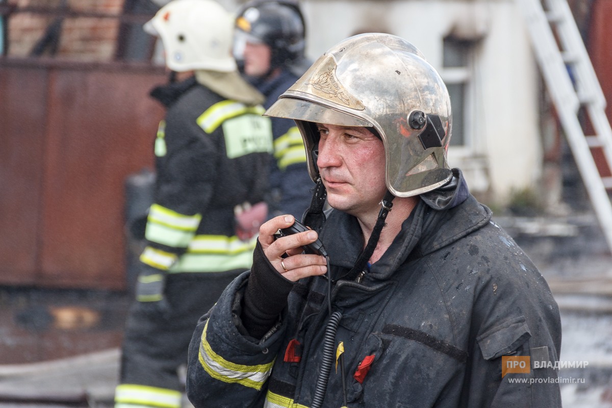 Для тушения домов под Успенским собором пригнали пожарный поезд