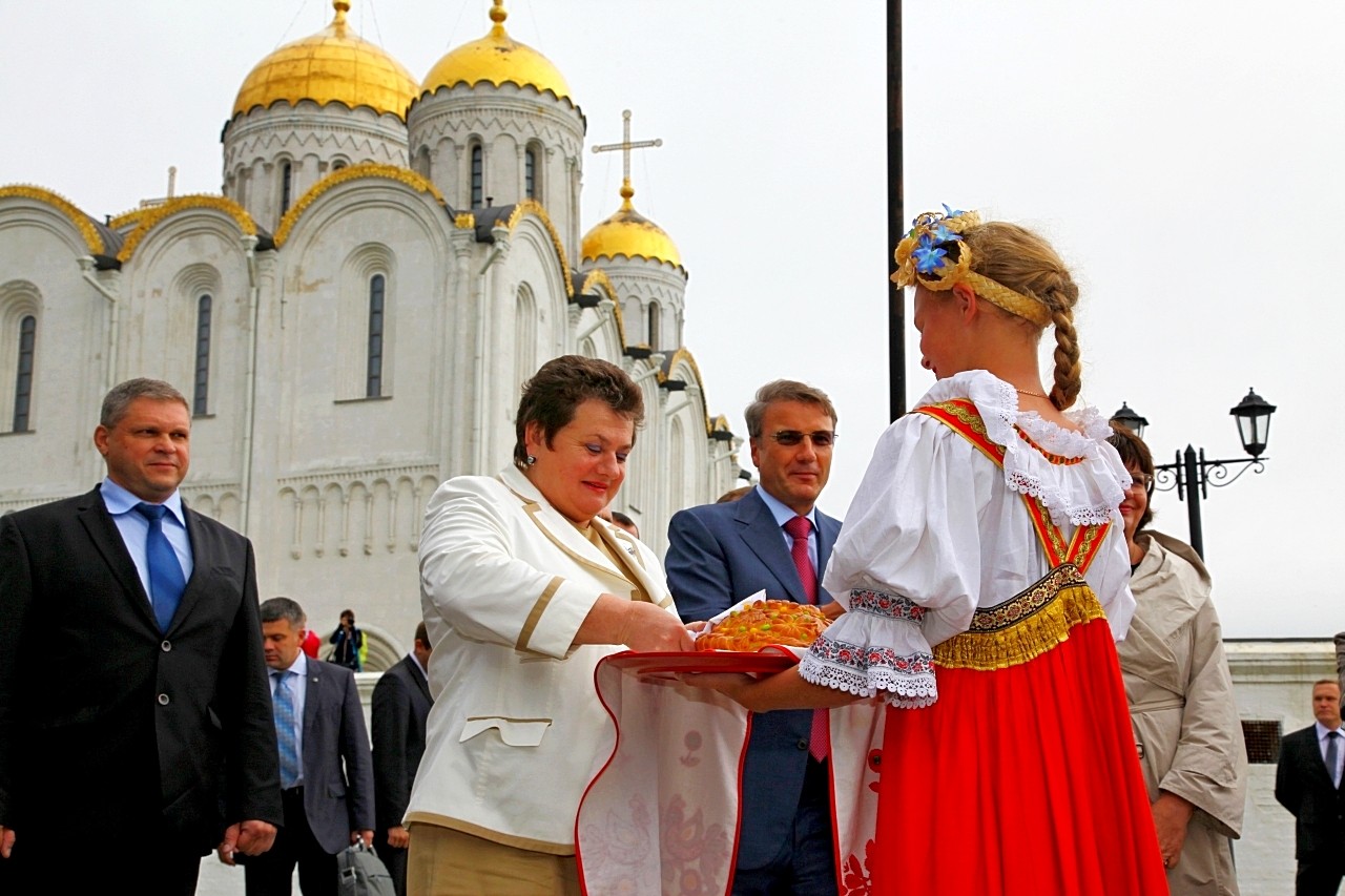 С Грефом пополам: президента «Сбербанка» наградят за заслуги перед городом