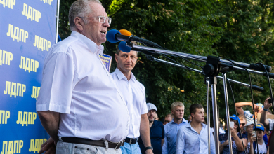 Жириновский перепутал фамилию Сипягина, пока сторонники дрались за дезодоранты