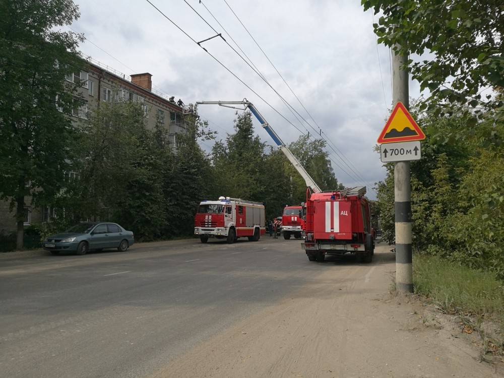 В Коврове с крыши дома спасли шестилетнего ребенка В Коврове с крыши дома спасли шестилетнего ребенка