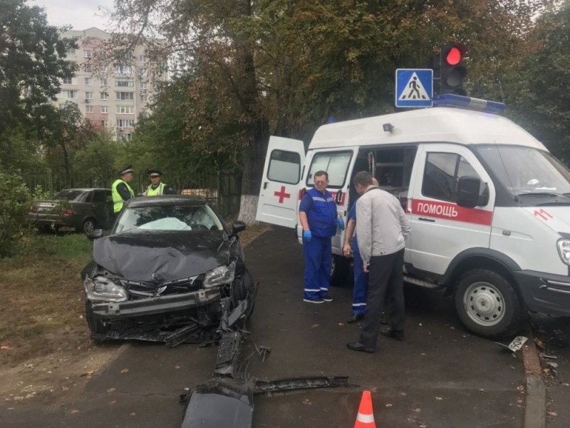 Во Владимире пьяный таксист врезался в автобус