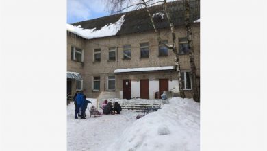 За инвалидность женщины после схода снега с крыши детсада ответит заведующая
