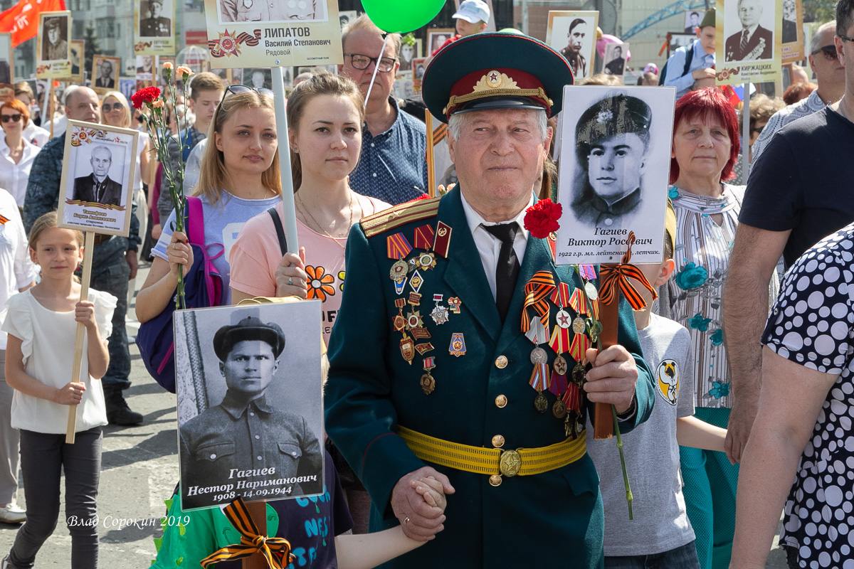 На День Победы в Бессмертном полку прошли 20 тысяч владимирцев