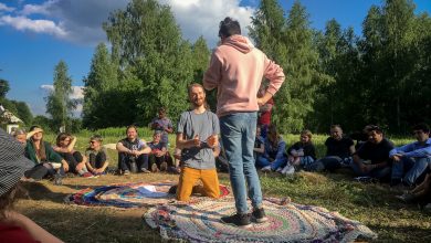 «Запрещенка» на поляне: спектакль московских акционистов показали за пределами Владимира