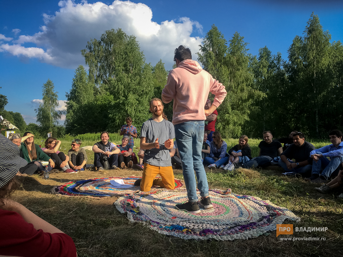 «Запрещенка» на поляне: спектакль московских акционистов показали за пределами Владимира «Запрещенка» на поляне: спектакль московских акционистов показали за пределами Владимира