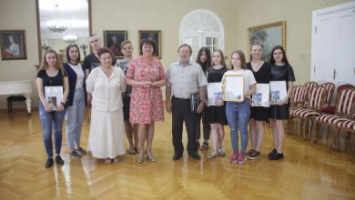 Светлана Мельникова наградила авторов лучших логотипов для ВСМЗ