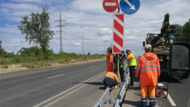 Автоэксперт: врезавшийся в отбойник водитель фуры может подать в суд на дорожников