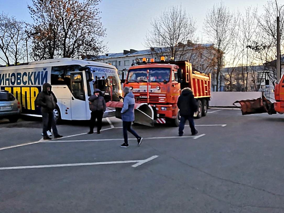 Мэрия Владимира КАМАЗами блокирует агитпоездку ЛДПР