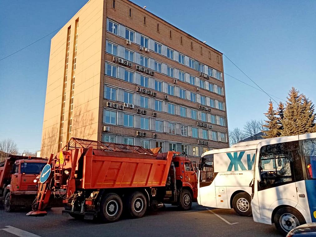 Мэрия Владимира КАМАЗами блокирует агитпоездку ЛДПР