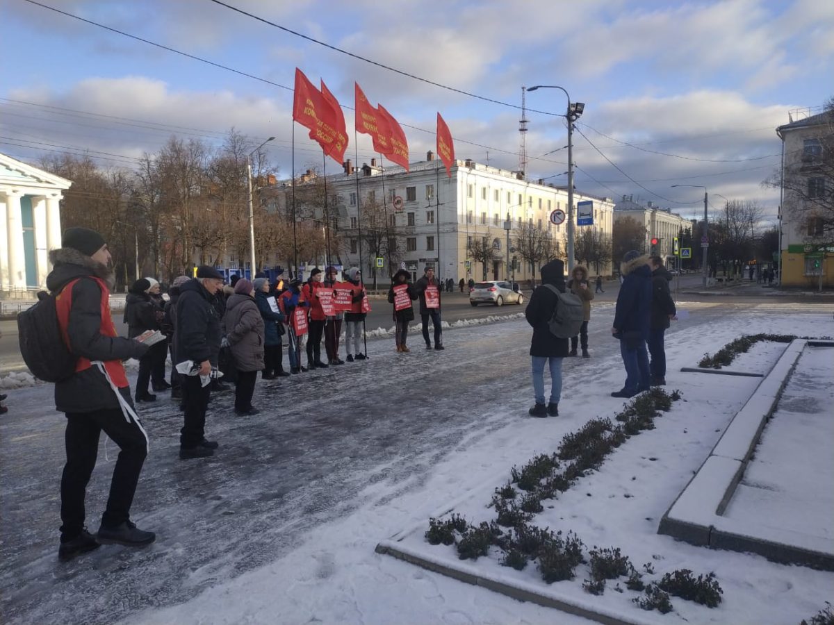 Тысячи жителей Владимирской области митинговали против мусора и платной трассы