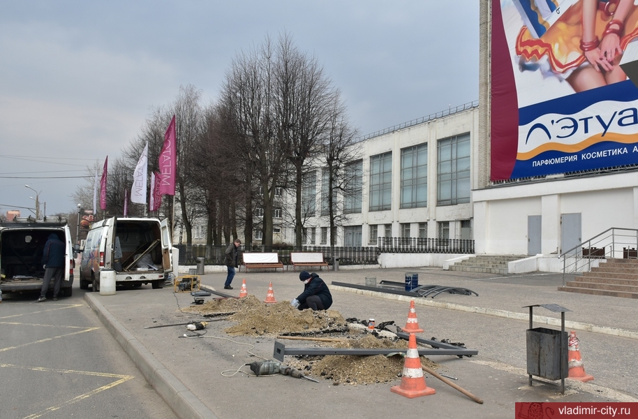 Во Владимире меняют остановки и вешают информационные табло Во Владимире меняют остановки и вешают информационные табло