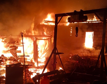 Под Камешково в пожаре погибли два пенсионера Под Камешково в пожаре погибли два пенсионера