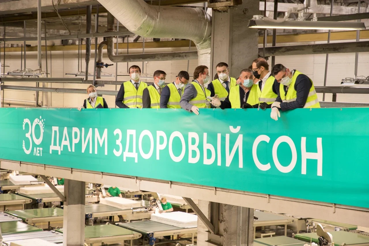 Денису Мантурову во Владимирской области показали производство коронавирусных экспресс-тестов и масок