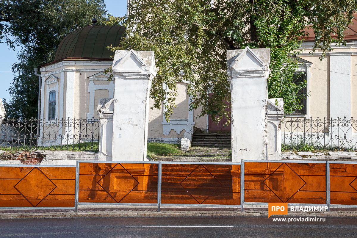 Владимирцы о пешеходных ограждениях: «Скоро превратимся в стадо овечек в загончиках»