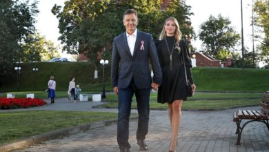 Сипягин не комментирует свою свадьбу и не ищет авторов чернухи