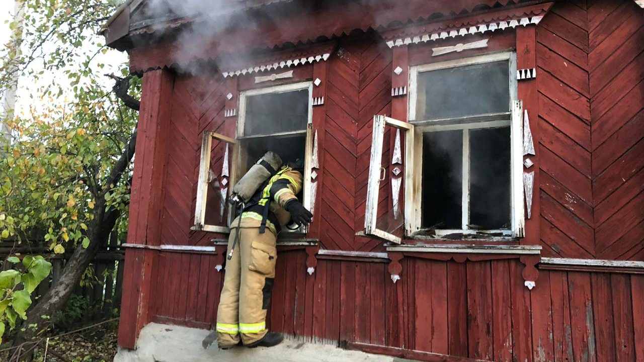 В частном секторе Владимира из-за курения в постели погиб пенсионер