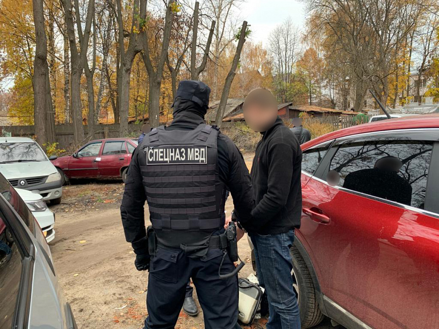 Во Владимирской области поймали угонщиков автомобилей Во Владимирской области поймали угонщиков автомобилей