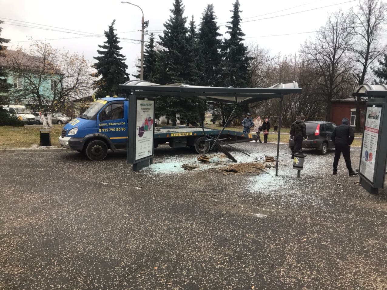Во Владимире автомобиль въехал в остановку на Студеной горе
