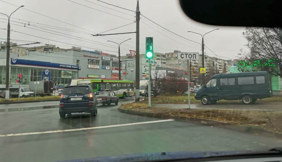 Во Владимире на перекрестке двух Дубров и на проспекте Ленина заработали новые светофоры Во Владимире на перекрестке двух Дубров и на проспекте Ленина заработали новые светофоры