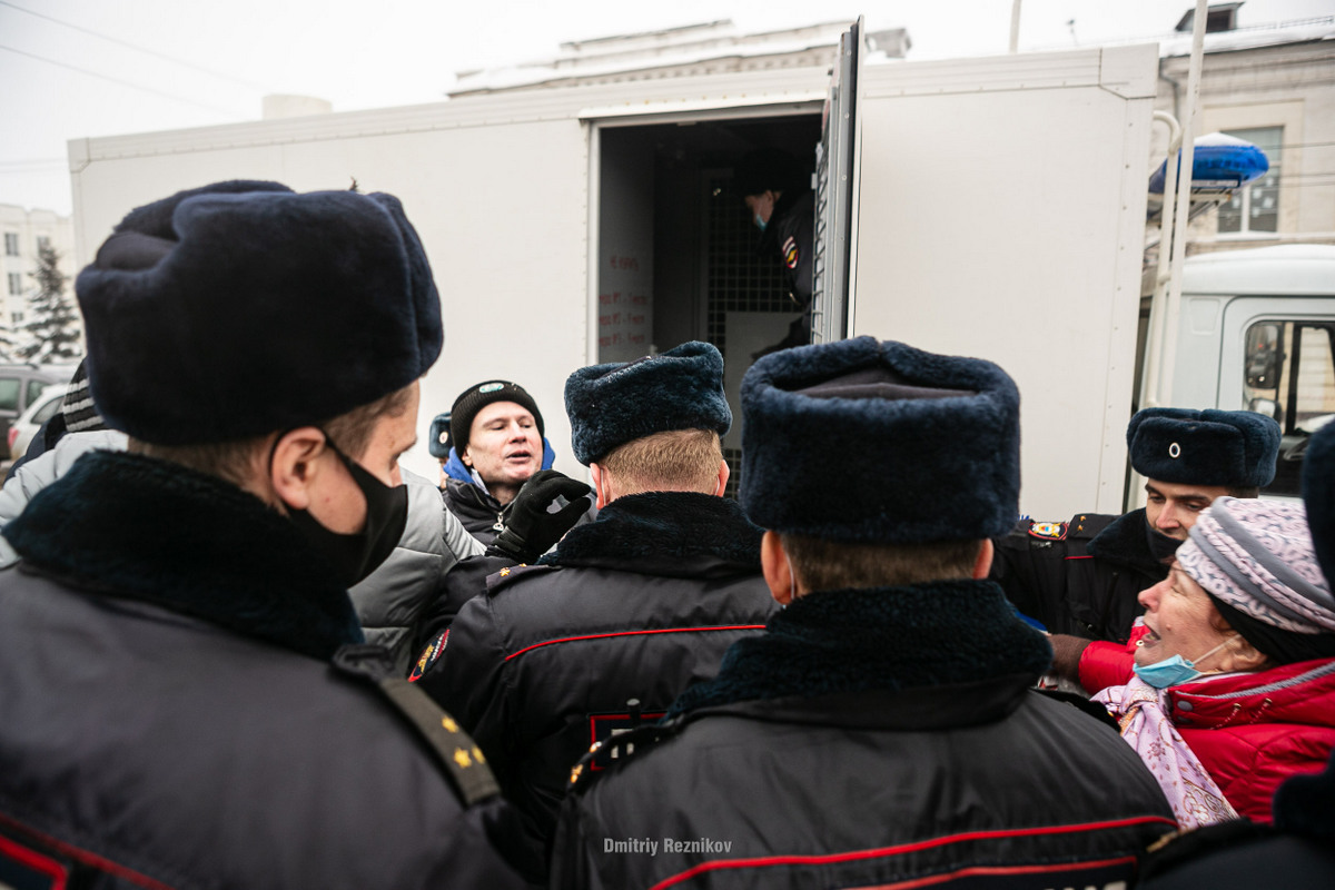 Десятки владимирцев задержаны за выход на акцию в поддержку Навального. Фоторепортаж