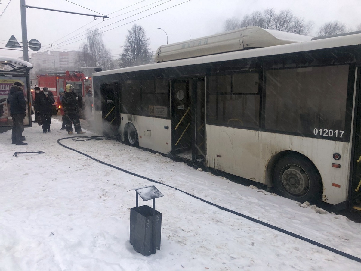 Во Владимире у Волгабаса прямо на маршруте загорелось колесо