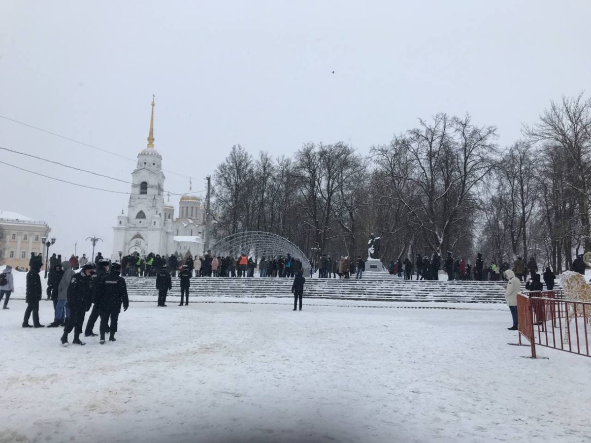 Во Владимире проходит вторая несогласованная акция в поддержку Навального. Онлайн