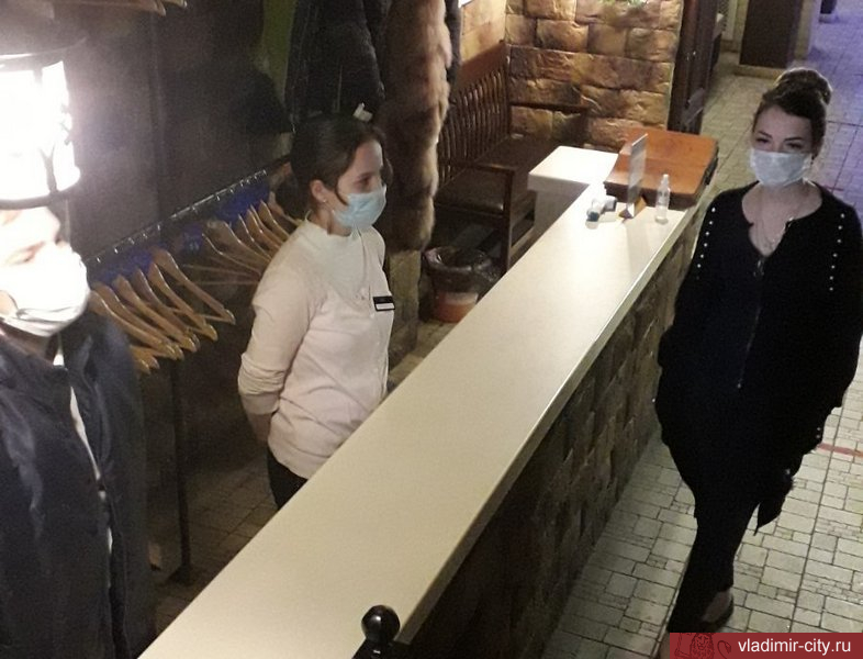 Владимирские чиновники прошлись по магазинам и ресторанам в поисках ковидных нарушений