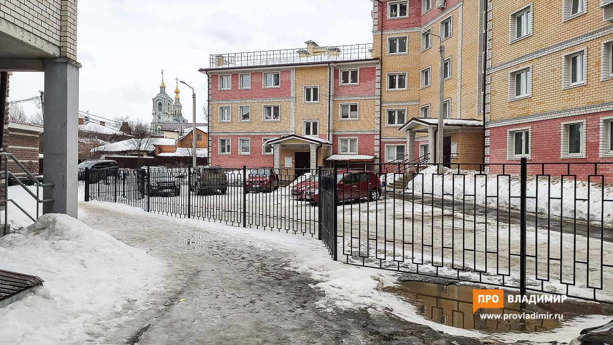 Мэрия Владимира планирует снести забор между домами на Малых Ременниках