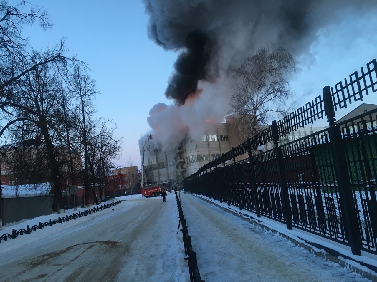 На ковровском заводе имени Дегтярева горит лакокрасочный цех