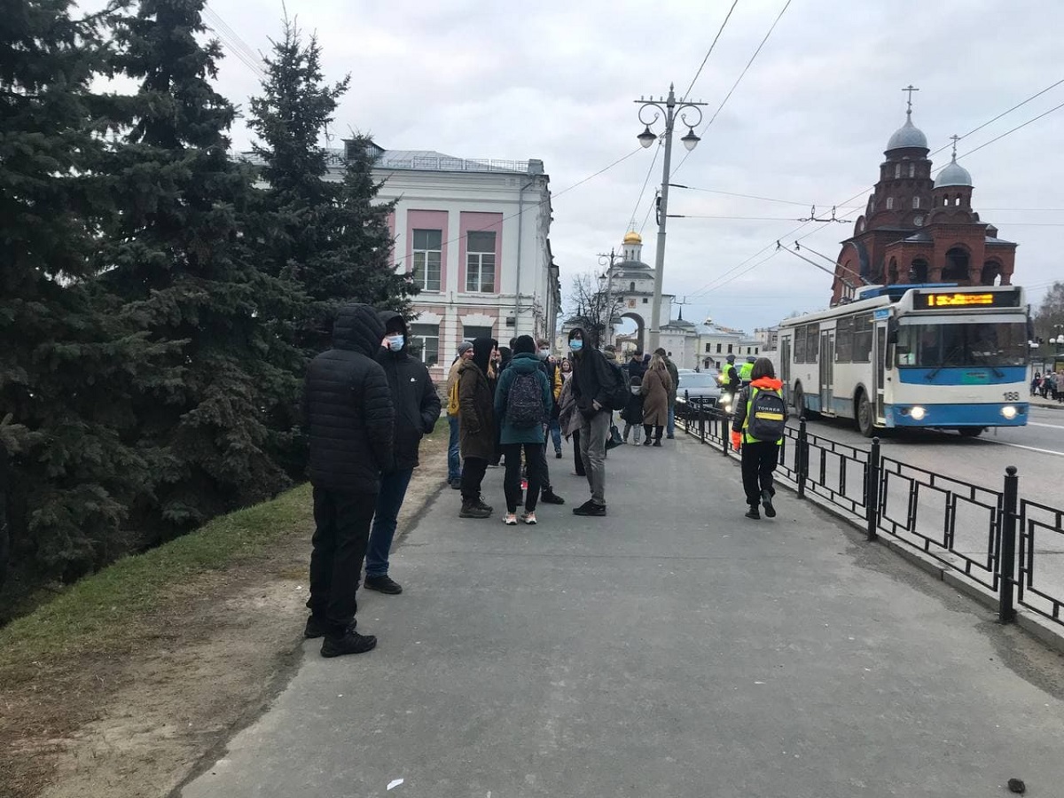 Во Владимире вновь проходит несогласованная акция сторонников Навального. Онлайн