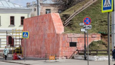 Мэрия Владимира объяснила, почему стену Козлова вала покрасили в розовый цвет