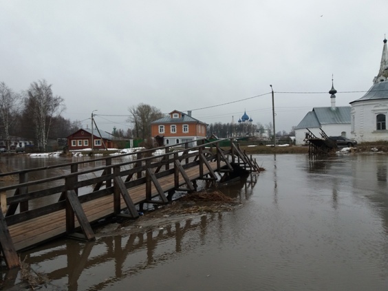 В Суздале уровень воды в Каменке приходит в норму. Власти думают о восстановлении моста