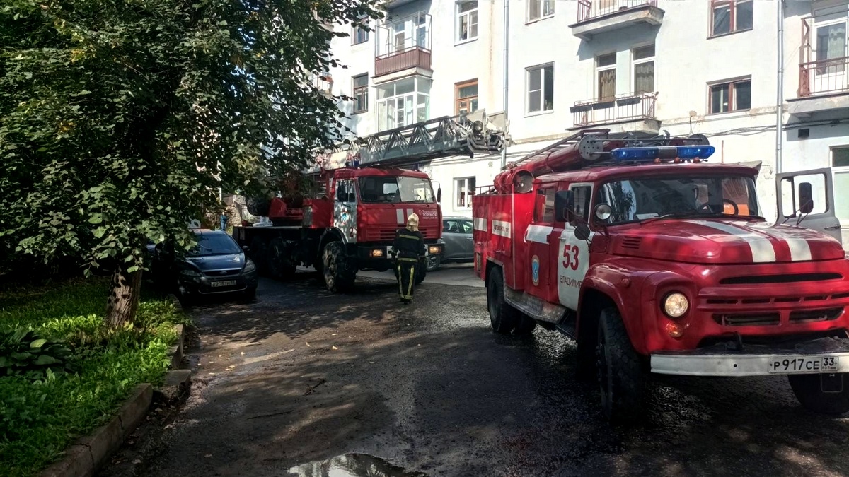 Во Владимире спасенный на пожаре мужчина скончался в скорой