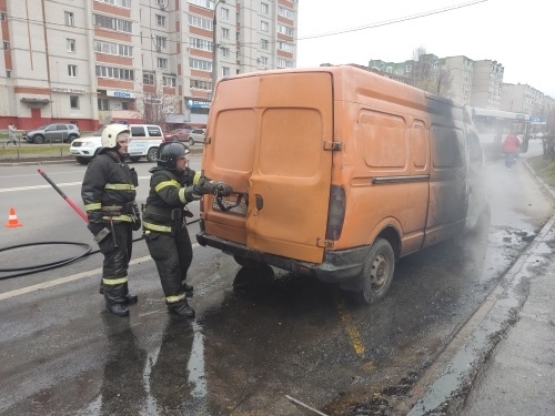 Во Владимире на улице Безыменского загорелся автомобиль