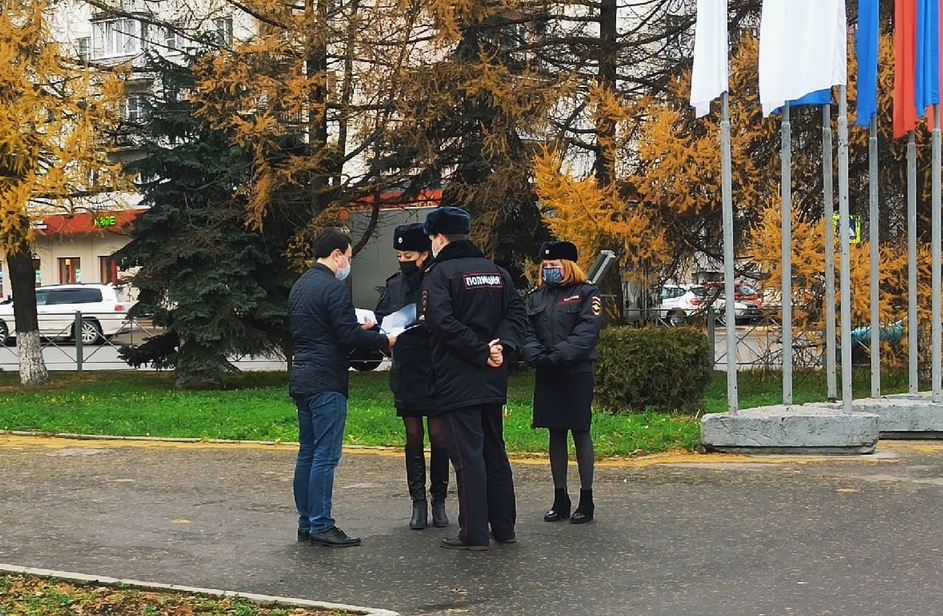 Владимирские коммунисты возложили цветы к памятнику Ленина