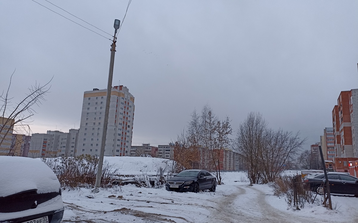 Жители частных домов просят сделать дорогу на улице Пугачева односторонней