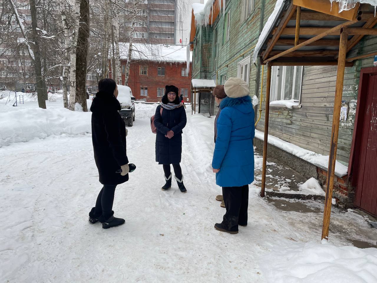 Жильцы деревянных домов на Осипенко годами взывают о помощи. В мэрии Владимира изобразили удивление, услышав о проблеме во время прямой линии Авдеева