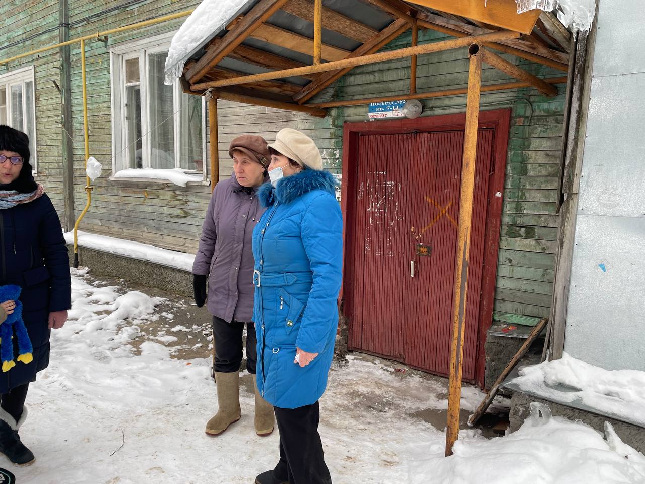 Жильцы деревянных домов на Осипенко годами взывают о помощи. В мэрии Владимира изобразили удивление, услышав о проблеме во время прямой линии Авдеева