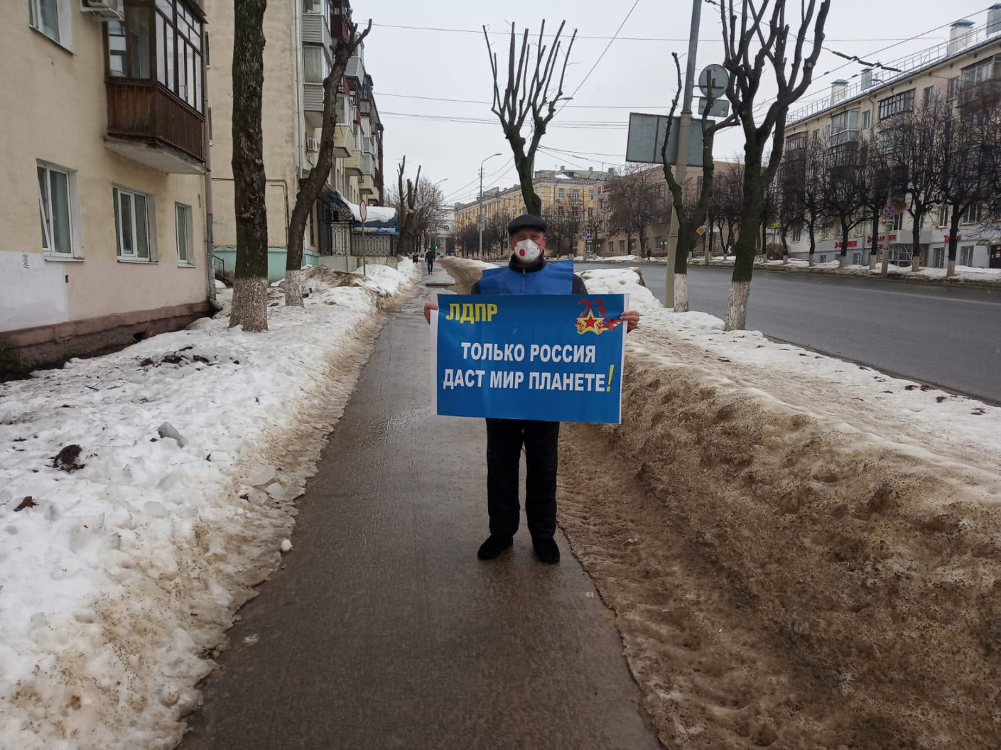 23 февраля во Владимире: чиновники возложили цветы, члены КПРФ провели митинг, а ЛДПР - пикеты